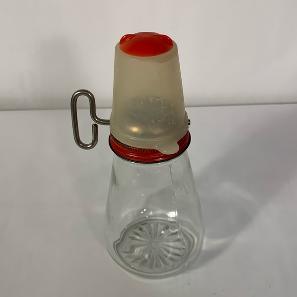 Vintage Glass Nut Spice Red Grinder Turnkey with Plastic Measuring Cup Lid - Picture 1 of 10